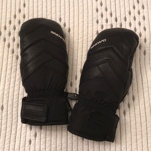Dakine mittens